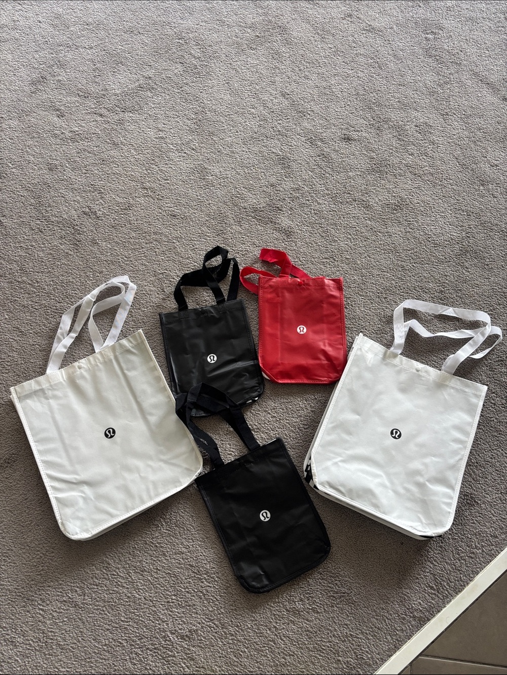 NWT！lululemon athletica Tote Bag Set — White, Black & Red